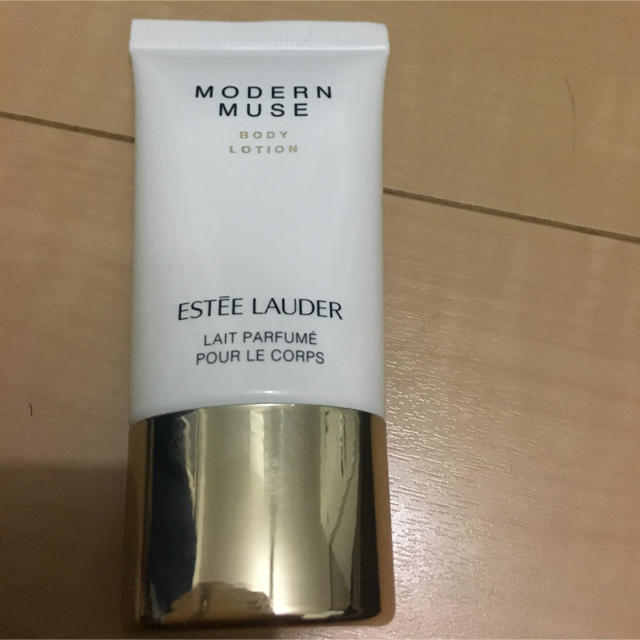 Estee Lauder(エスティローダー)の【未使用】エスティーローダー ボディローション【新品】 コスメ/美容のボディケア(ボディローション/ミルク)の商品写真