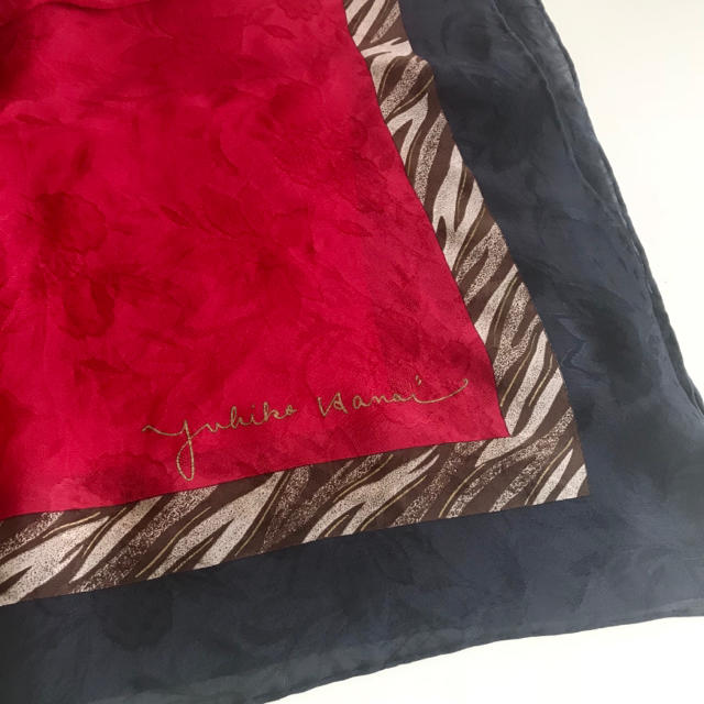 Yukiko Hanai(ユキコハナイ)のYukikoHanai ユキコハナイスカーフ ヒョウ柄豹柄 花柄 赤 レディースのファッション小物(バンダナ/スカーフ)の商品写真