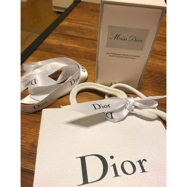 Dior(ディオール)のR♡様専用  Dior 【新品・未使用】Miss Dior ボディミルク コスメ/美容のボディケア(ボディクリーム)の商品写真