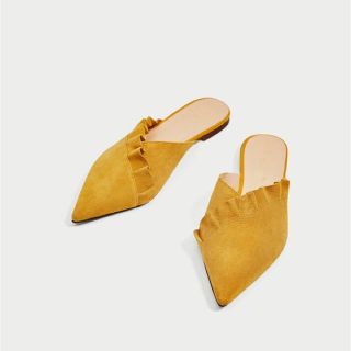 ザラ(ZARA)の【タグ付き新品】ザラ フリル付き レザー  ミュール 37(ミュール)