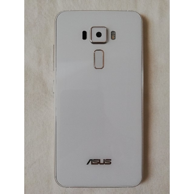 ASUS(エイスース)のZ4K1様専用【美品】ZenFone 3 ZE520KL 白 台湾版SIMフリー スマホ/家電/カメラのスマートフォン/携帯電話(スマートフォン本体)の商品写真