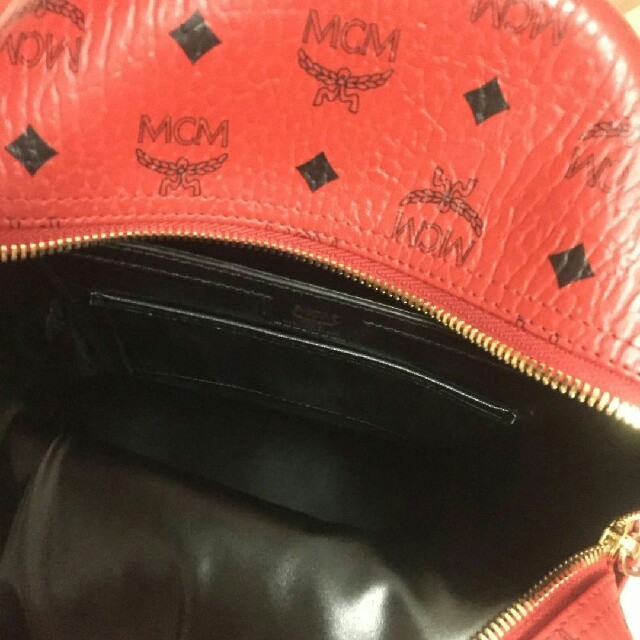 MCM(エムシーエム)のMCM リュック  赤 レディースのバッグ(リュック/バックパック)の商品写真