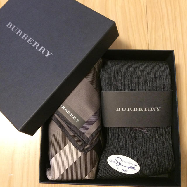 BURBERRY(バーバリー)の【新品】BURBERRYハンカチ、靴下セット【箱付き】 メンズのレッグウェア(ソックス)の商品写真