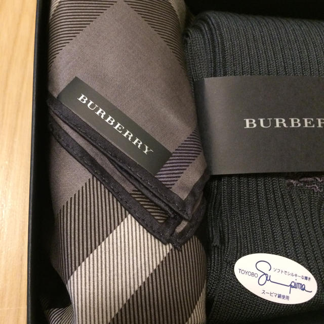 BURBERRY(バーバリー)の【新品】BURBERRYハンカチ、靴下セット【箱付き】 メンズのレッグウェア(ソックス)の商品写真