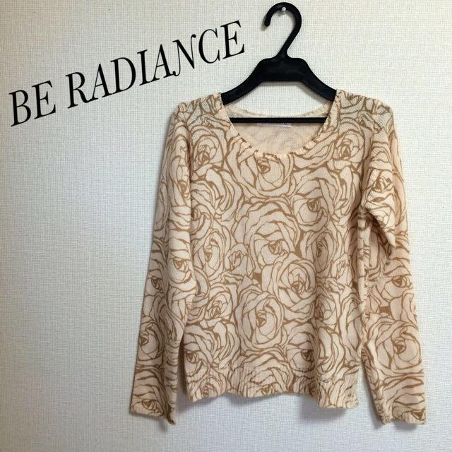 BE RADIANCE(ビーラディエンス)のBE RADIANCE 花柄ニット レディースのトップス(ニット/セーター)の商品写真