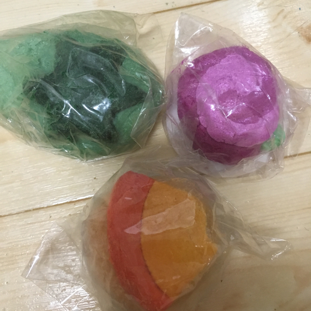 LUSH(ラッシュ)のかなさん 専用 コスメ/美容のボディケア(入浴剤/バスソルト)の商品写真