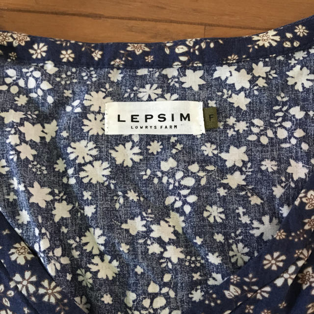 LEPSIM(レプシィム)のLEPSIM   フレンチスリーブ 小花柄チュニックワンピース  レディースのトップス(チュニック)の商品写真