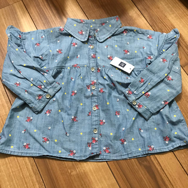 GAP(ギャップ)の新品未使用 GAP デニム風花柄フリル長袖シャツ ブラウス 110cm キッズ/ベビー/マタニティのキッズ服女の子用(90cm~)(ブラウス)の商品写真