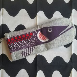 マリメッコ(marimekko)のマリメッコ　ミトン　お魚柄レア　鍋つかみ(収納/キッチン雑貨)