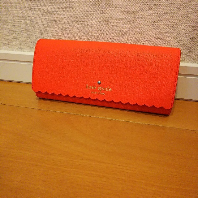 大幅値下げ★新品 kate spade スカラップ レザー 長財布