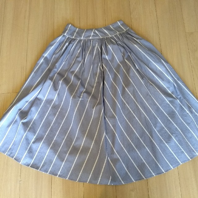 IENA(イエナ)のイエナ　ストライプ　ギャザーフレアスカート36 レディースのスカート(ひざ丈スカート)の商品写真