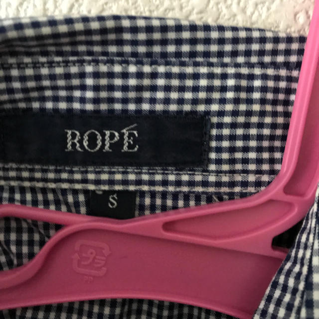 ROPE’(ロペ)のROPEネイビーシャツ レディースのトップス(シャツ/ブラウス(長袖/七分))の商品写真