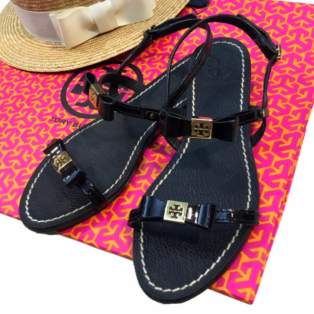 Tory Burch(トリーバーチ)の◯TORYBURCH トリーバーチ リボンが可愛い♡ サンダル 黒◯ レディースの靴/シューズ(サンダル)の商品写真