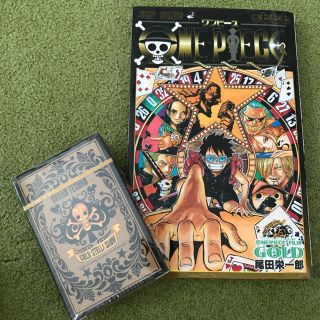 ONE PIECE FILM GOLDの漫画とトランプ(青年漫画)