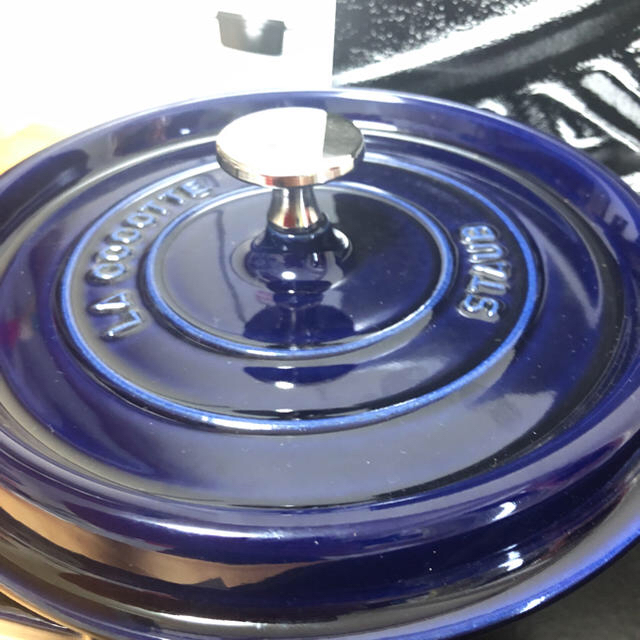 STAUB - staub ストウブ ラウンド ココット 22cm ネイビー 限定色 稀少 格安の通販 by THEフリル店's shop