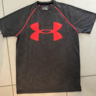 アンダーアーマー(UNDER ARMOUR)のアンダーアーマー Tシャツ 送料込み(Tシャツ/カットソー(半袖/袖なし))