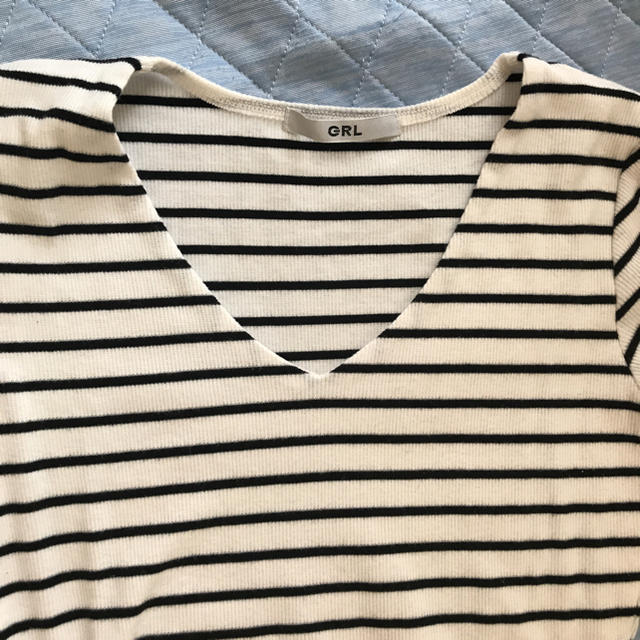 GRL(グレイル)のVネックトップス レディースのトップス(Tシャツ(半袖/袖なし))の商品写真