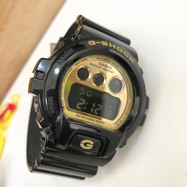 G-SHOCK(ジーショック)のG-SHOCK Gショック 黒 金 ゴールド DW-6900 メンズの時計(腕時計(デジタル))の商品写真