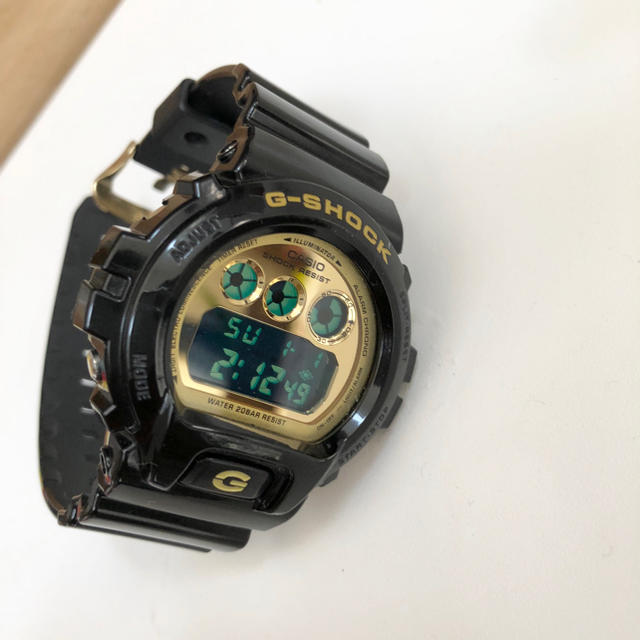 G-SHOCK(ジーショック)のG-SHOCK Gショック 黒 金 ゴールド DW-6900 メンズの時計(腕時計(デジタル))の商品写真