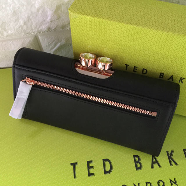 TED BAKER(テッドベイカー)のTed Baker 長財布 本革 クリスタルが素敵 レディースのファッション小物(財布)の商品写真