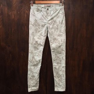 ザラ(ZARA)のZARA TRAFALUC ストレッチ 総柄 スキニーパンツ 02サイズ(スキニーパンツ)