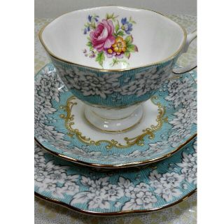 ロイヤルアルバート(ROYAL ALBERT)のまなぴょん様専用。新品未使用ロイヤルアルバートエンチャントメント３点セット(グラス/カップ)