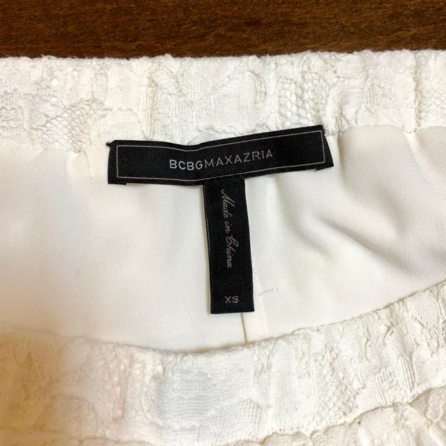 BCBGMAXAZRIA(ビーシービージーマックスアズリア)のri 様専用 BCBG フリルスカート ホワイト レディースのスカート(ミニスカート)の商品写真