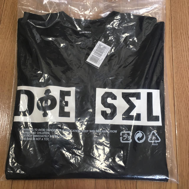 DIESEL(ディーゼル)の白黒2枚セット メンズのトップス(Tシャツ/カットソー(半袖/袖なし))の商品写真