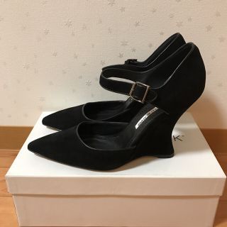 マノロブラニク(MANOLO BLAHNIK)のマノロブラニク 変形ウェッジヒール ストラップパンプス (ハイヒール/パンプス)