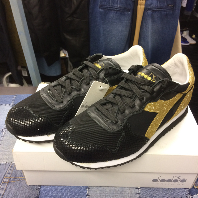 DIADORA(ディアドラ)の【新品】DIADORA HERITAGE グリッター切替スニーカー 27.0cm メンズの靴/シューズ(スニーカー)の商品写真