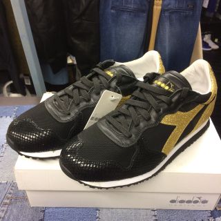 ディアドラ(DIADORA)の【新品】DIADORA HERITAGE グリッター切替スニーカー 27.0cm(スニーカー)