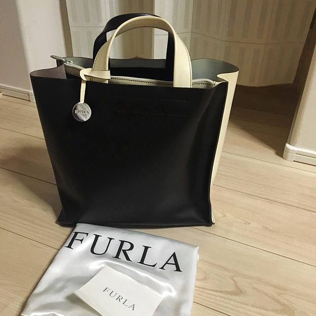 レディースFURLA バイカラーレザートートバッグ