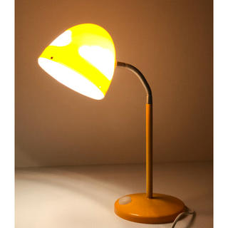 イケア(IKEA)の（ 美品 ）IKEA  SKOJIG  LED テーブルランプ ( オレンジ )(テーブルスタンド)