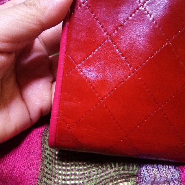 CHANEL(シャネル)のレアデザインカラー　シャネルマトラッセ長財布　赤×ピンク レディースのファッション小物(財布)の商品写真