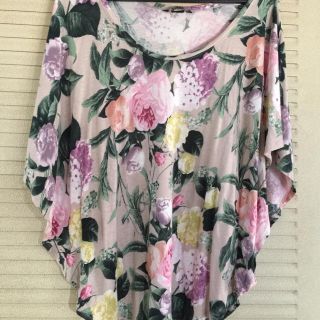 エイチアンドエム(H&M)の花柄トップス(Tシャツ(半袖/袖なし))