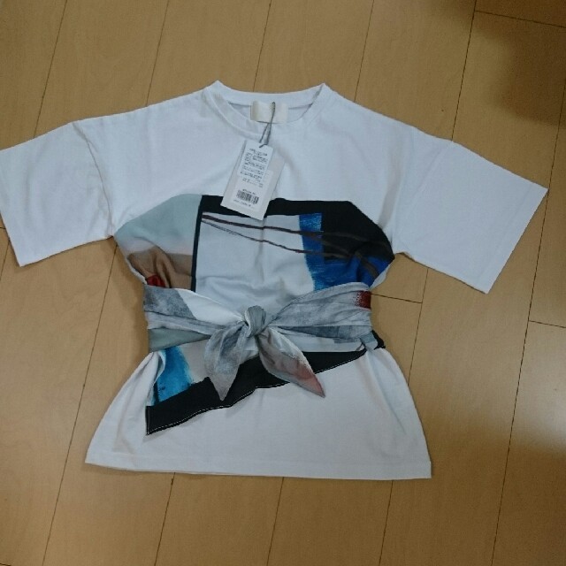 Ameri VINTAGE(アメリヴィンテージ)のAMERI MEDI DRAWING UNEVEN TEE レディースのトップス(Tシャツ(半袖/袖なし))の商品写真