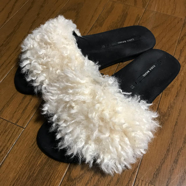 ZARA(ザラ)のZARA♡ファーサンダル レディースの靴/シューズ(サンダル)の商品写真