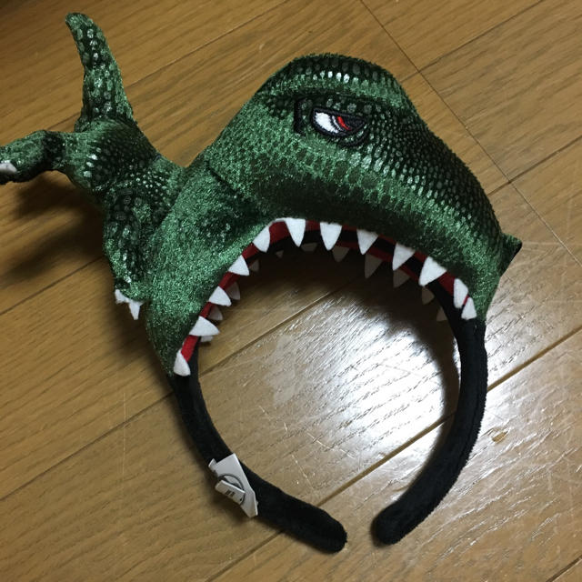 USJ(ユニバーサルスタジオジャパン)のジェラシックパーク 恐竜🦖 カチューシャ レディースのヘアアクセサリー(カチューシャ)の商品写真