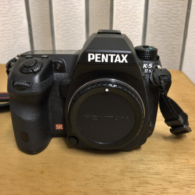 PENTAX(ペンタックス)のpentax k5iis スマホ/家電/カメラのカメラ(デジタル一眼)の商品写真