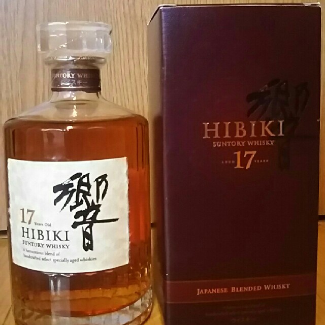 響17年700ml  1本セット新品・未開封箱付き食品/飲料/酒