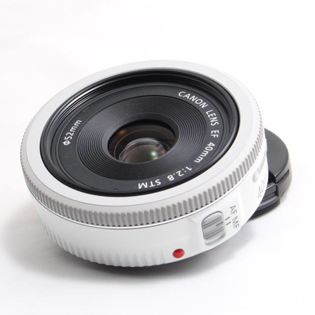 Canon(キヤノン)の☆新品級 ホワイト 単焦点レンズ Canon EF40mm 2.8 STM☆ スマホ/家電/カメラのカメラ(レンズ(単焦点))の商品写真