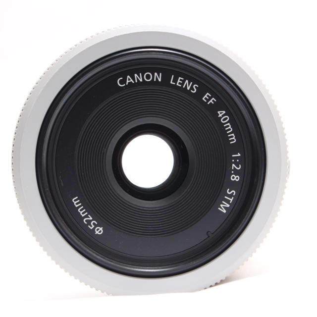 Canon(キヤノン)の☆新品級 ホワイト 単焦点レンズ Canon EF40mm 2.8 STM☆ スマホ/家電/カメラのカメラ(レンズ(単焦点))の商品写真