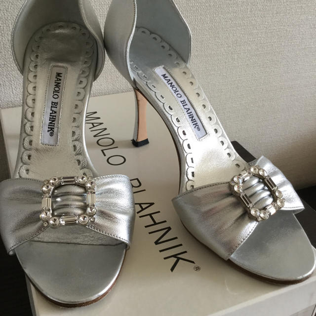 MANOLO BLAHNIK(マノロブラニク)のanjuu様　専用〜マノロブラニク シルバーパンプス レディースの靴/シューズ(ハイヒール/パンプス)の商品写真