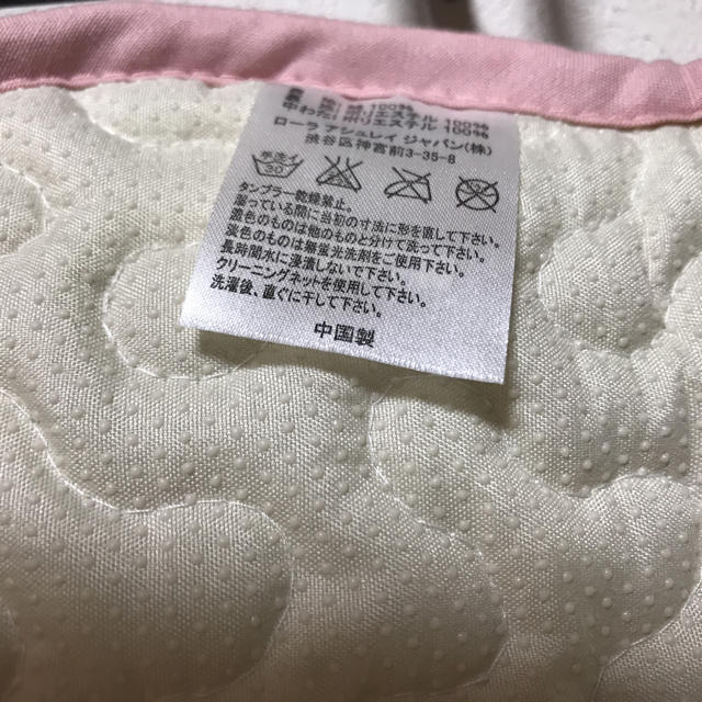 LAURA ASHLEY(ローラアシュレイ)の新品  タグ無 ローラアシュレイ  キッチンマット 滑り留め有   インテリア/住まい/日用品のラグ/カーペット/マット(キッチンマット)の商品写真