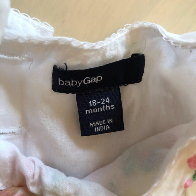 babyGAP(ベビーギャップ)の♡ 専用 ♡ babygap 刺繍ワンピース 18-24m ♡ キッズ/ベビー/マタニティのキッズ服女の子用(90cm~)(ワンピース)の商品写真