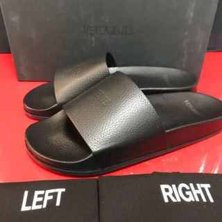 VETEMENTS   SLIDES & JACKET(サンダル)