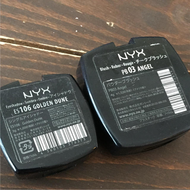 NYX(エヌワイエックス)の中古品NYXアイシャドウ&チーク(ピンク)セット コスメ/美容のベースメイク/化粧品(アイシャドウ)の商品写真