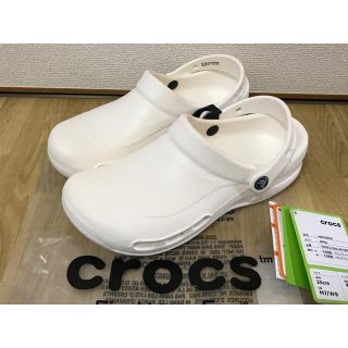 クロックス(crocs)の63 クロックス crocs ホワイト サンダル 兼用 新品 タグ付 25cm(サンダル)