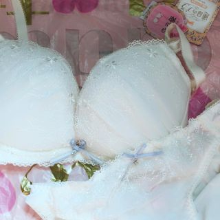 チュチュアンナ(tutuanna)のtutuanna未使用タグ付き 最終値下げ(ブラ&ショーツセット)