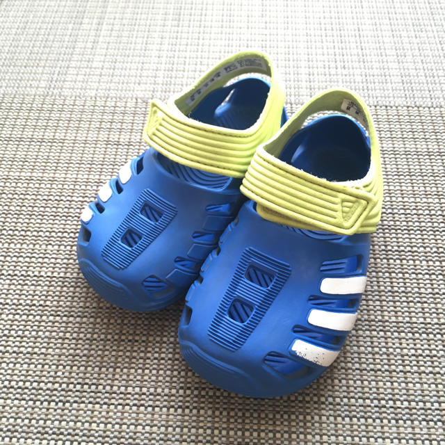 adidas(アディダス)のアディダス サンダル 14cm キッズ/ベビー/マタニティのベビー靴/シューズ(~14cm)(サンダル)の商品写真